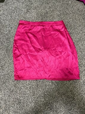 PrettyLittleThing Hot Pink Zip-Back skirt